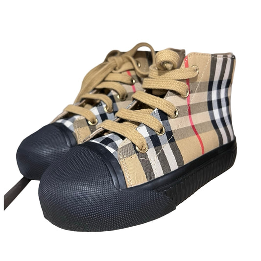 Burberry Footwear, 9