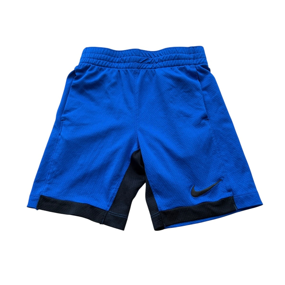 Nike shorts, 6-7